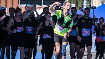 Álex Roca Campillo se convierte en la primera persona del mundo con parálisis cerebral en terminar un maratón