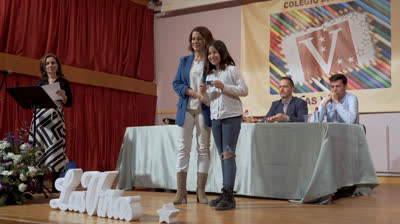 La Policia Nacional entrega 49 carnets de ciberexpertos a alumnos de Las Viñas ,en Teruel