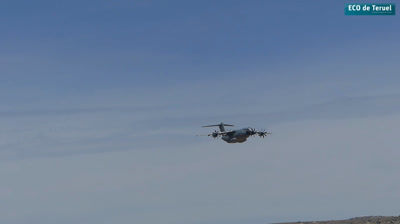 Miles de visitantes en el cumpleaños del aeropuerto turolense  II